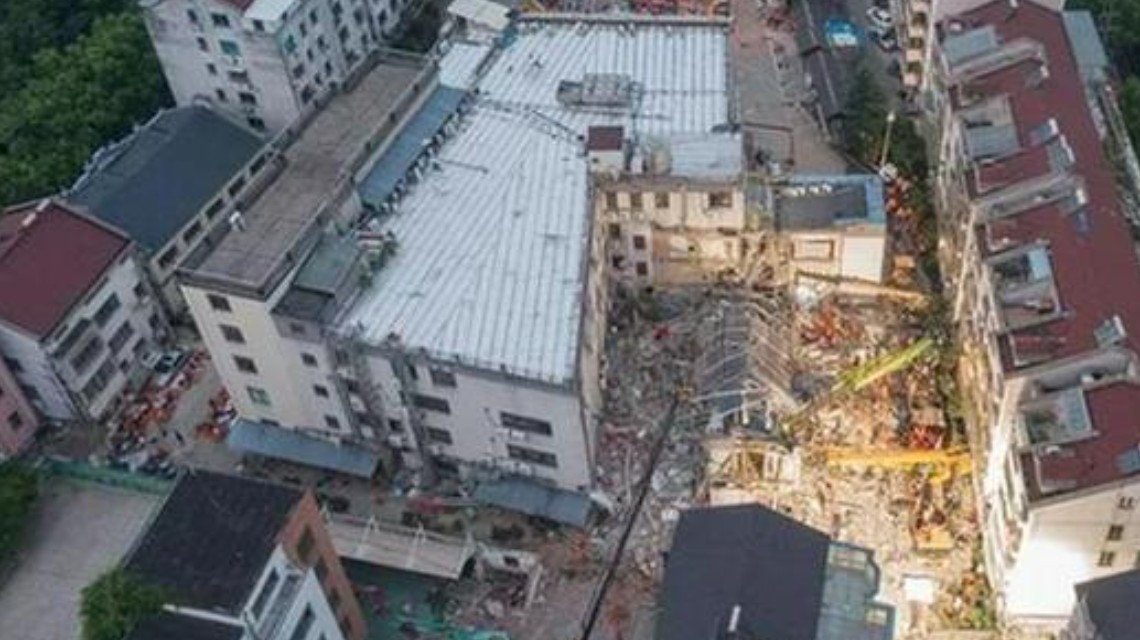<b>苏州坍塌酒店墙体3年前已现裂缝</b>