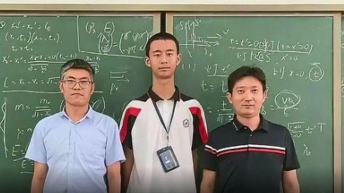 <b>14岁初中生考进清华成最小本科生</b>