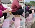 <b>央视批粉丝倒奶事件</b>