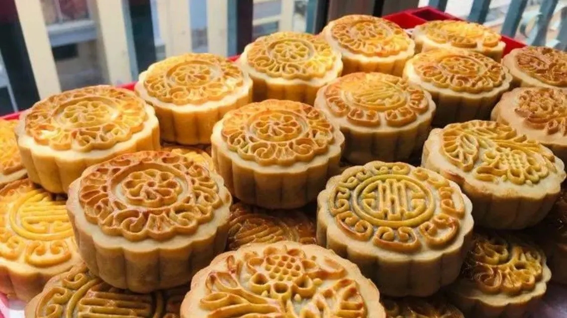 <b>女子晚餐连吃3天月饼 半夜吐血</b>