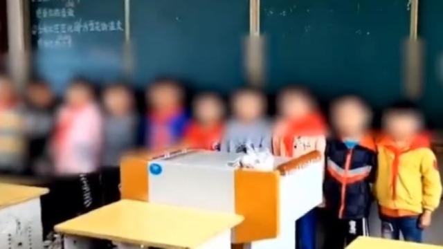 <b>学生未捐钱录像发家长群 处理结果来了</b>