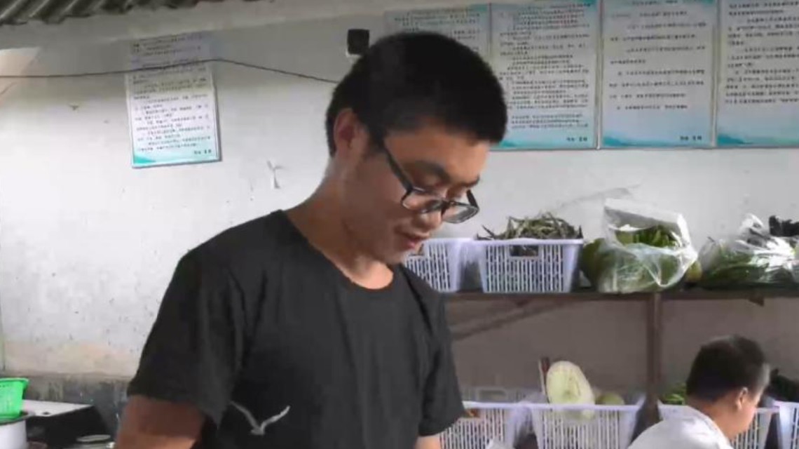 <b>班主任回应男生高考前父亲去世</b>