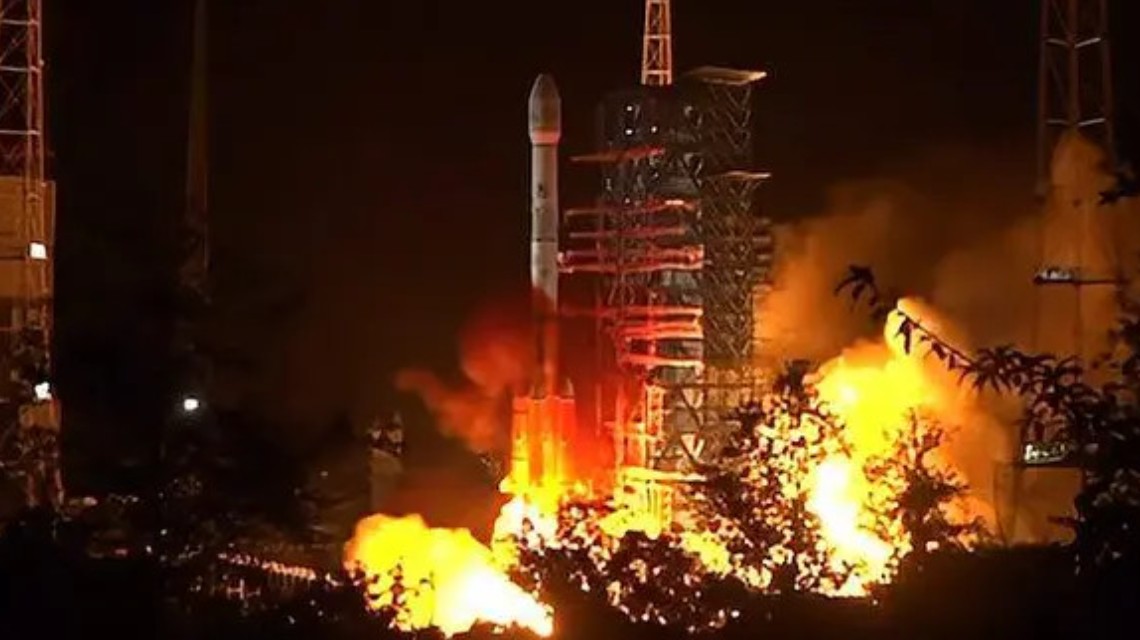 <b>中国成功发射风云四号02星</b>