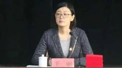 <b>官员威胁上访者被停职后登门致歉</b>