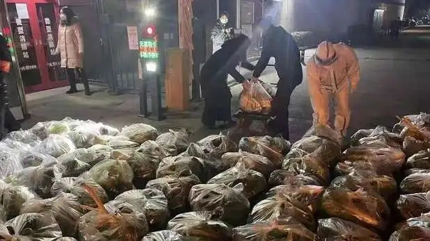 <b>西安总动员为封闭小区提供物资保障</b>