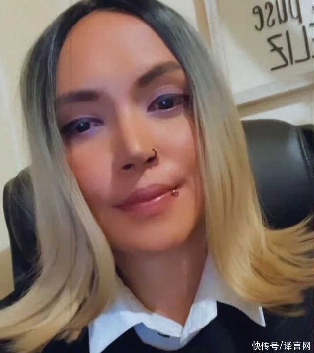 <b>哥伦比亚女法官半赤身在线出庭，手中还拿着烟</b>