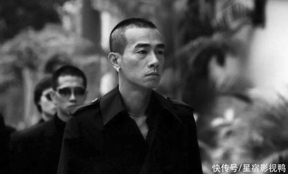 <b>上线1天，拿下热度榜第一，陈小春一出手，就是</b>