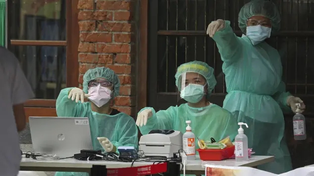 <b>男子求隔离未果6口人确诊 已获救治</b>