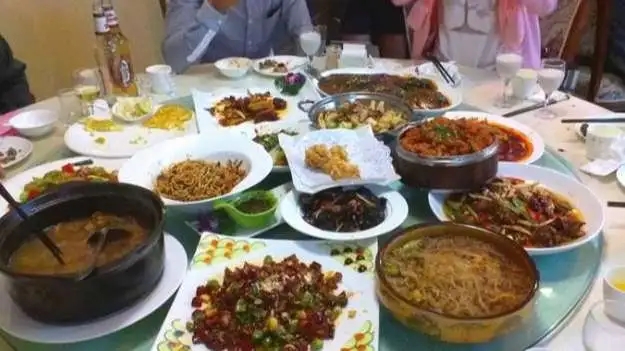 <b>女子相亲带5人狂点菜吓跑男方</b>