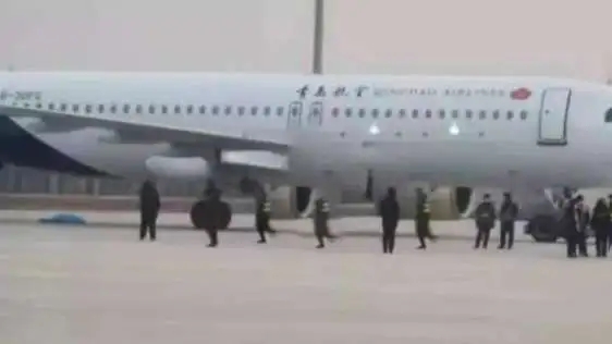 <b>青岛航空客机拖移时1机务遭碾致死</b>