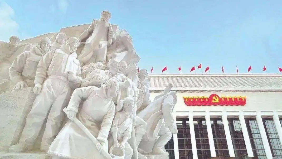 <b>以历史主动精神赢得胜利</b>