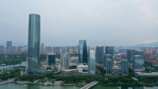 这是2020年9月2日拍摄的厦门集美新城景观（无人机照片）。新华社图。