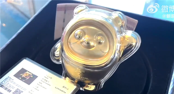 吉祥物冰墩墩一墩难求：33950元的金墩墩已被买走